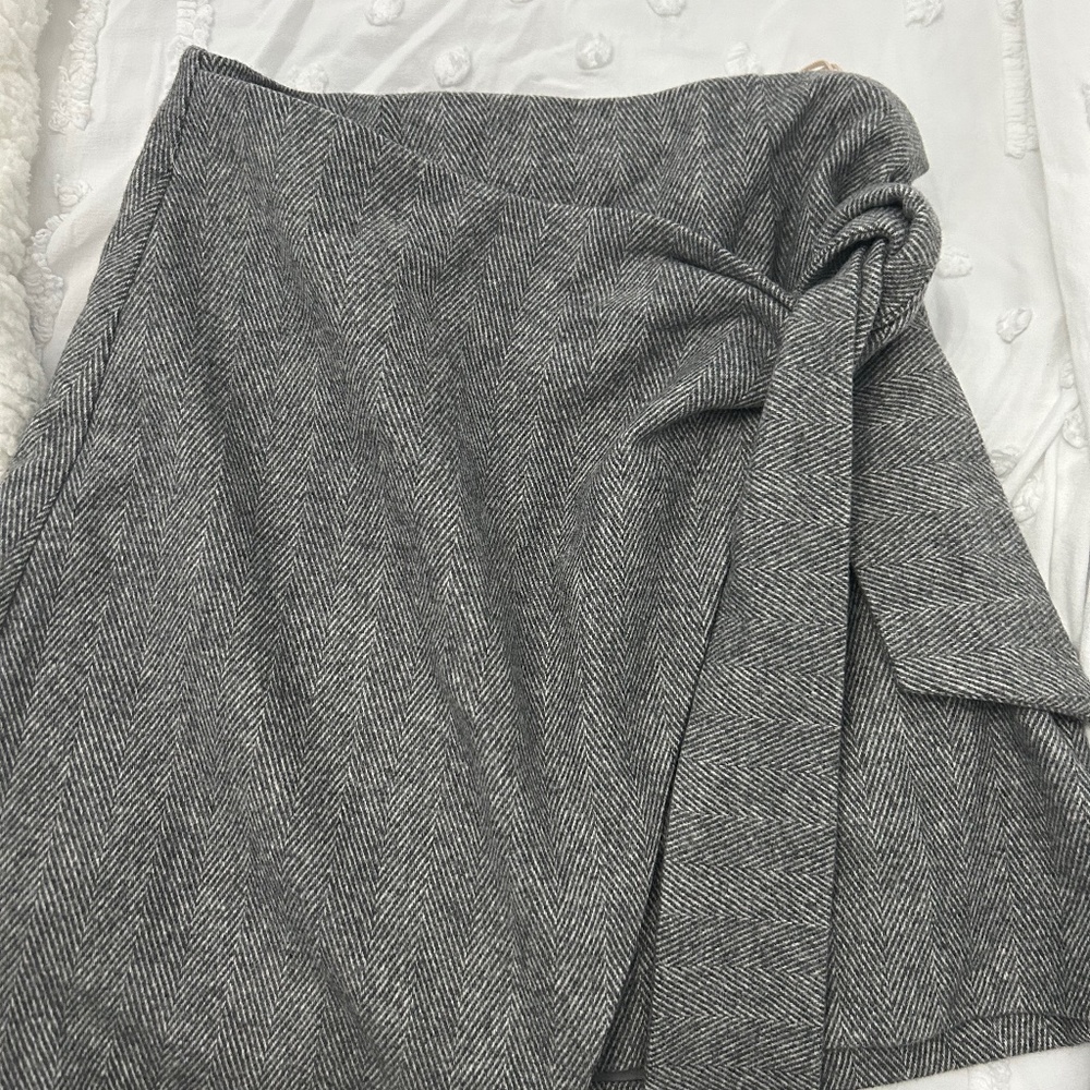 Aritzia skirt